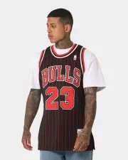 [MITCHELL & NESS] Mitchell & Ness Chicago Bulls Michael Jordan '95-'96 #23 Authentic Jersey Black - Size M M Black
