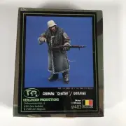 Verlinden 1/35 German Sentry Guard with Rifle in Winder Dress Ukraine WWII 403