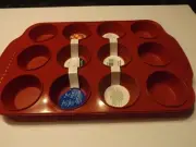 12 Cavity Silicone Muffin Cupcake Pan-NEW