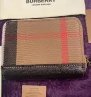 Burberry Zip Around Wallet NWT And Dustbag MSRP $480