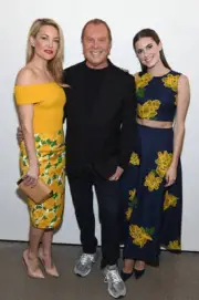 Kate Hudson designer Michael Kors Allison Williams pose backstage - Old Photo 3