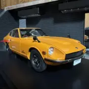 Nissan Fairlady Z423 (PS30) Autoart 1/18 Orange with box from japan SZ