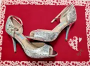 Vintage Betsey Johnson wedding shoes silver sequin strappy peke toe pump size 8m