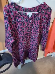 DENIM & COMPANY WOMENS SIZE LARGE PINK COMBO ANIMAL PRINT TUNIC WITH SHARK BITE