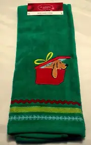 DOG LOVERS! BROWN HOUND DOG IN GIFT BOX BATH HAND TOWEL NEW