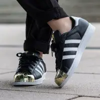 在飛比找Yahoo!奇摩拍賣優惠-Adidas SUPERSTAR 80S METAL 黑色 