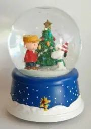 Musical Peanuts 50th Anniversary Snow Globe Hallmark Christmas Tree Snoopy