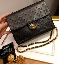 在飛比找Yahoo!奇摩拍賣優惠-Chanel mini20cm 黑色斜背羊皮金鍊vintag