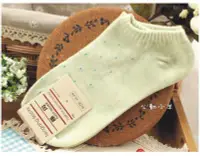 在飛比找Yahoo!奇摩拍賣優惠-心動小羊^^運動休閒清新日系船襪 粉綠色糖果系列，點點非常可