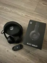 Beats Solo 3 Wireless Bluetooth Black Headphones Brand New