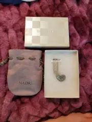 Stunning Nadri Sparkling Crystal 1" Silver Tone Heart Pin Brooch with Velvet Bag