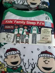 Children's Pajamas two piece Christmas holiday winter Peanut theme new w tags