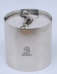 在飛比找Yahoo!奇摩拍賣優惠-【9月27日】英國1891年純銀立體小狗鈕茶葉罐