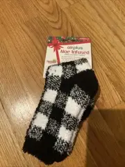 airplus aloe infused socks Buffalo Plaid