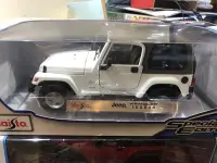 在飛比找Yahoo!奇摩拍賣優惠-【日日小舖】o出清o Maisto 美斯圖 1:18模型車 