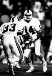 Vinny Testaverde Tampa Bay Buccaneers hands the ball off 1990s Old Photo