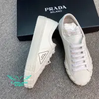 在飛比找Yahoo!奇摩拍賣優惠-～阿醬精品～巴黎直送🌈Prada🌈三角餅乾鞋❤️男女款👌部分