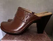 Sofft Women’s signature copper accents dress-up western-inspired clog 6.5M