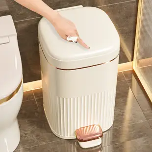 蝸居/WJU【快速出貨】垃圾桶家用高顏值衛生間客廳臥室輕奢風帶蓋腳踏式垃圾簍