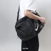 在飛比找Yahoo!奇摩拍賣優惠-NIKE RUN DUFFLE 黑色 多夾層 34L 健身 