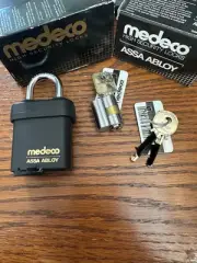 Medeco Assa Abloy model 54-615KO padlock core & keys - New