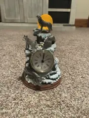 Lighted Wolf Themed Quartz Clock