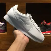 在飛比找Yahoo!奇摩拍賣優惠-Nike Classic Cortez 全白 皮革 阿甘鞋 