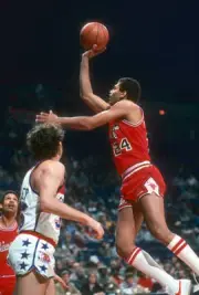 Reggie Theus of the Chicago Bulls Basketball 1980 Photo 11