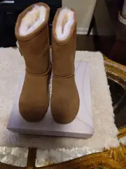 New BEARPAW Ellie Short Size 11 M Hickory Color Suede Boots.