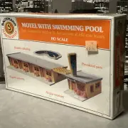 HO Scale Bachmann Plasticville ~ Siesta Motel With Swimming Pool Kit Vintage New