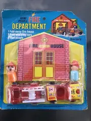 fisher price little people knock off fire house Mini People