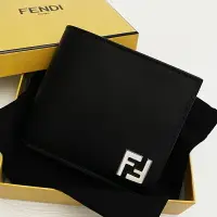 在飛比找樂天市場購物網優惠-美國百分百【全新真品】FENDI 皮夾 八卡 短夾 皮革 專