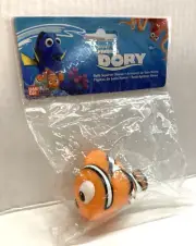 2016 - DISNEY PIXAR - FINDING DORY BATH SQUIRTER - NEMO - BANDAI - 18 MONTHS +