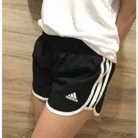 在飛比找蝦皮商城優惠-Adidas 愛迪達 三線 短褲 真理褲 黑白 2/4吋女生