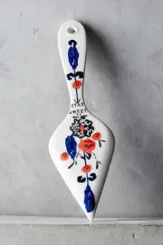 Anthropologie Cake Server HANDPAINTED LUCERNE Pie Flowers Sweet Blue Coral NWT