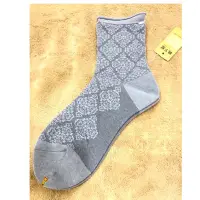 在飛比找蝦皮購物優惠-日本🇯🇵現貨 靴下屋 灰色圖騰編織短襪🧦