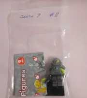 Legos Mini Figures Series 9 #11 Alien Avenger