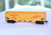 NWOB 1980's Tyco HO Scale Union Pacific 4 Bay Hopper Car UP #62040