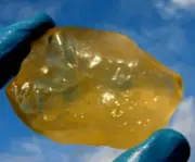 Libyan Desert Glass Meteorite Tektite impact specimen(435 crt)Soft yellow Gem A+