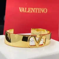 在飛比找Yahoo!奇摩拍賣優惠-Valentino范倫鐵諾鏤空字母寬版時尚百搭開口手環 代購