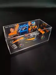 2023 F1 Oscar Piastri McLaren MCL60 Diecast Car Model PLUS Display Case Bundle