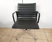 在飛比找Yahoo!奇摩拍賣優惠-【原廠真品 老件美品】Herman Miller Eames