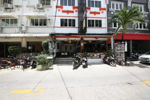 OYO 126 布吉岛芭東車站酒店OYO 126 Patong Station House Phuket