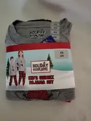 NWT Kid s Holiday #FamJams Unisex Pajama Set Assorted SizesNWT Kid s Holiday...