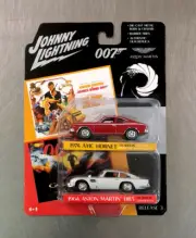 JOHNNY LIGHTNING 1974 AMC HORNET & 1964 ASTON MARTIN DB5 JAMES BOND 007 ( 2 PACK