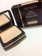 REVLON AGE DEFYING PRESSED LOOSE POWDER TRANSLUCENT LIGHT NEW.