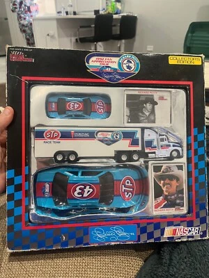 Racing Champions 1992 Fan Appreciation Tour Richard Petty Collector’s Edition