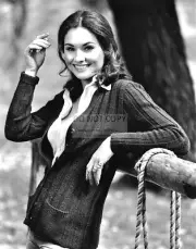ACTRESS LORI SAUNDERS - 8X10 PUBLICITY PHOTO (OP-379)