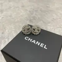 在飛比找Yahoo!奇摩拍賣優惠-Chanel Logo雙C圓圈水鑽耳針耳環 《精品女王全新&