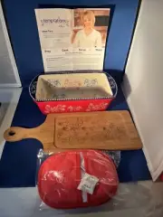 Temp-tations Tara 3pc Loaf Pan Baker Bread Pot Holders & Cutting Serving Board
